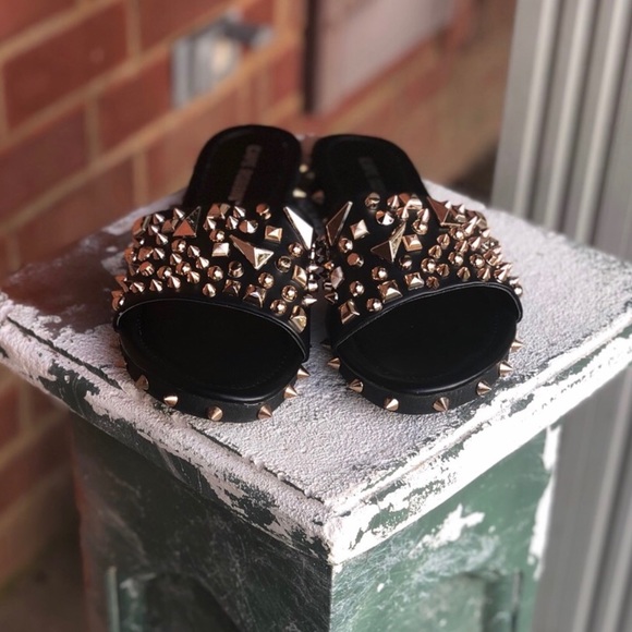 New Black Open Toe Gold Studded Sandals Saints 🤩 - Picture 6 of 7